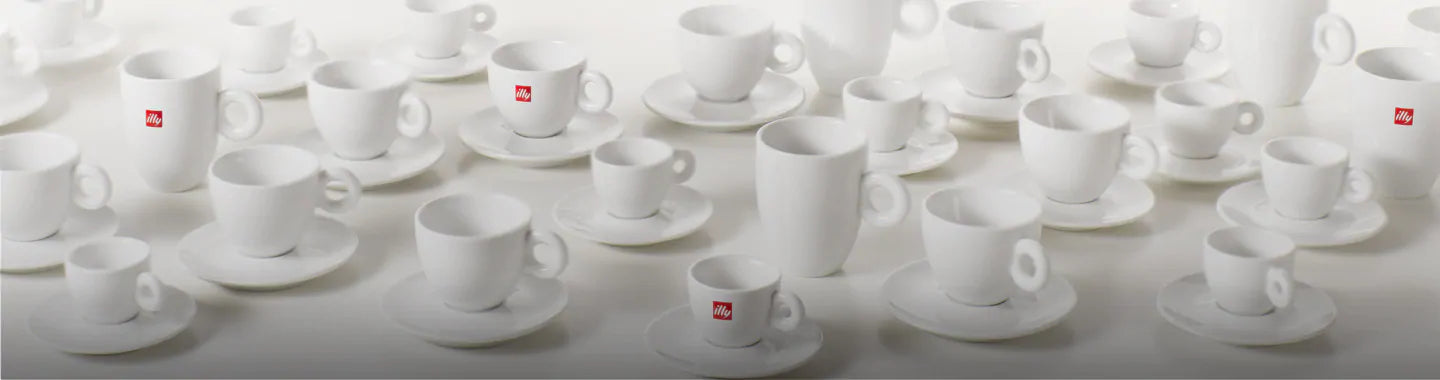 illy logo cups